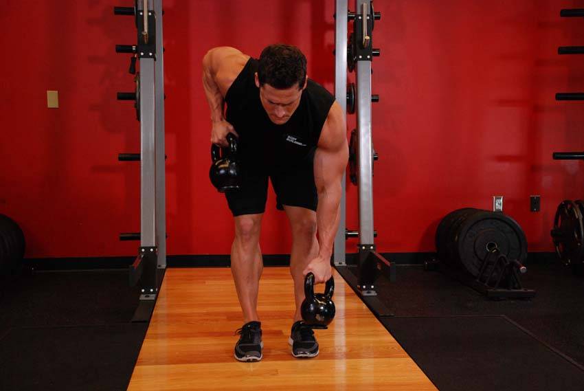 Alternating Kettlebell Row, position 2 of 2