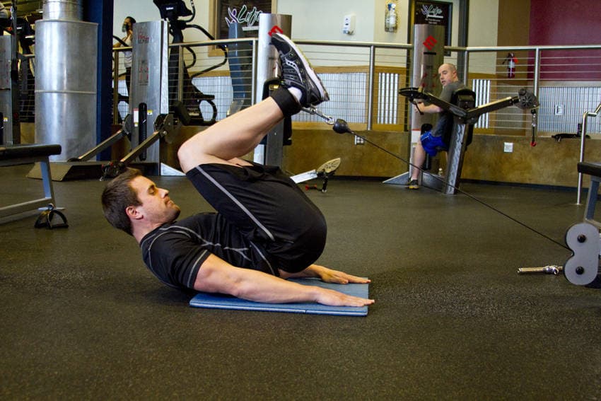 Cable Reverse Crunch, position 1 of 2