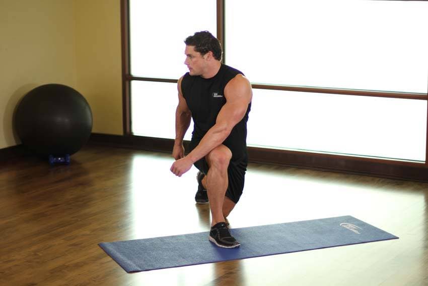 Crossover Reverse Lunge, position 2 of 2
